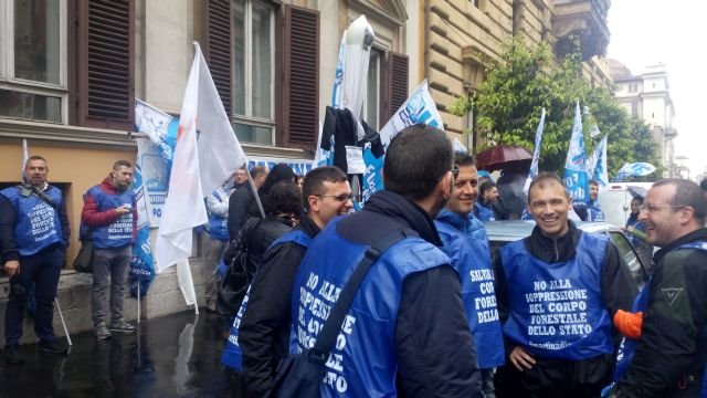 sit-in28042015